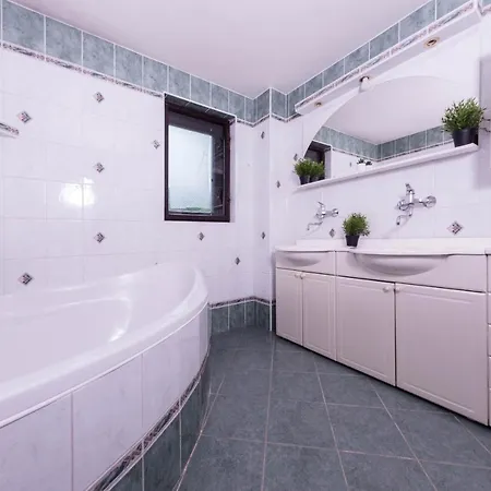 Apartman Nella *